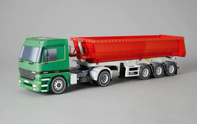 PK Graphica MB Actros 1843 s návěsem Panav papírový model