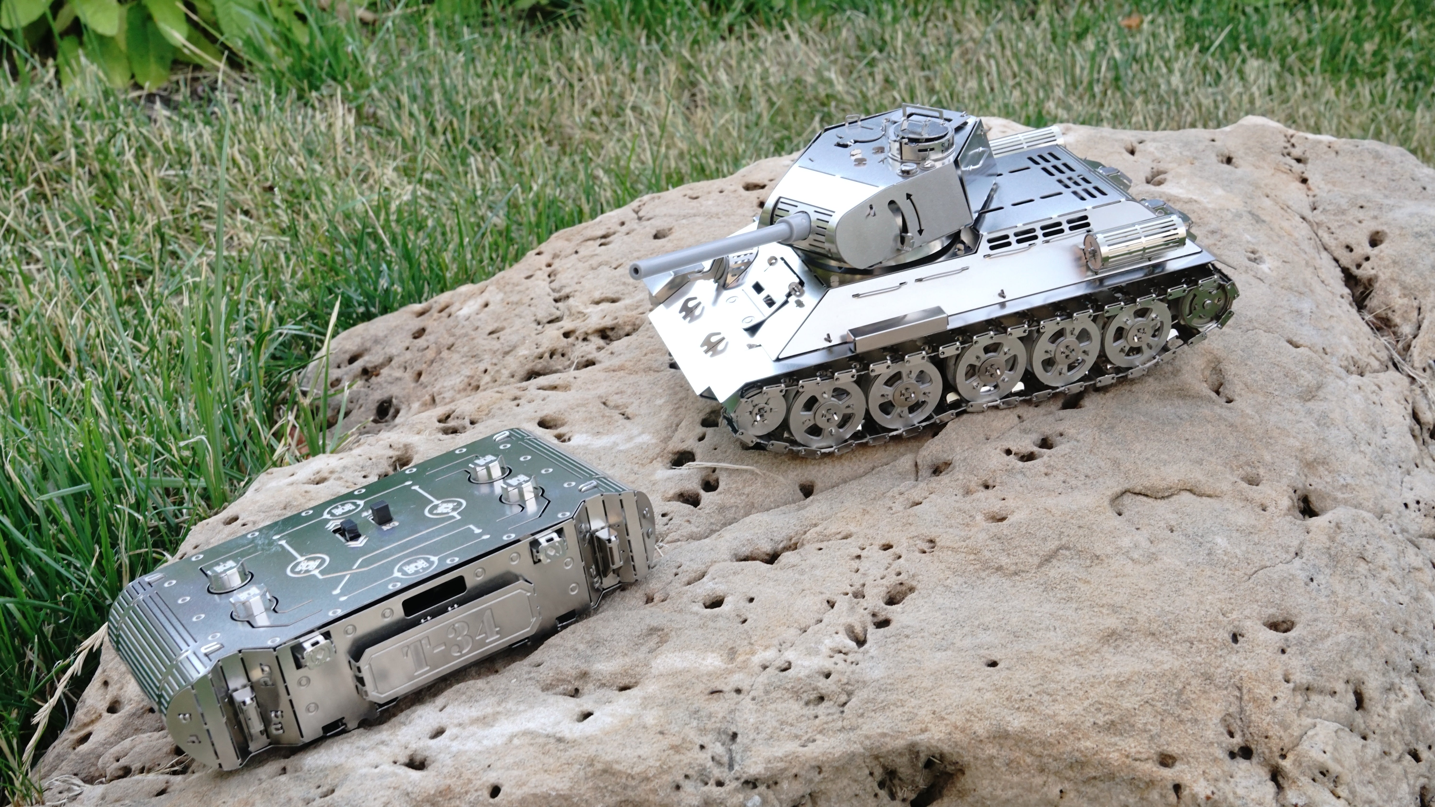 Time for Machine T-34 kovový RC tank stavebnice na ovládání
