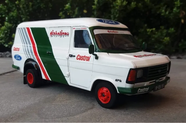 DMODELKITS Ford Transit LWB obtisky 1/24 Castrol