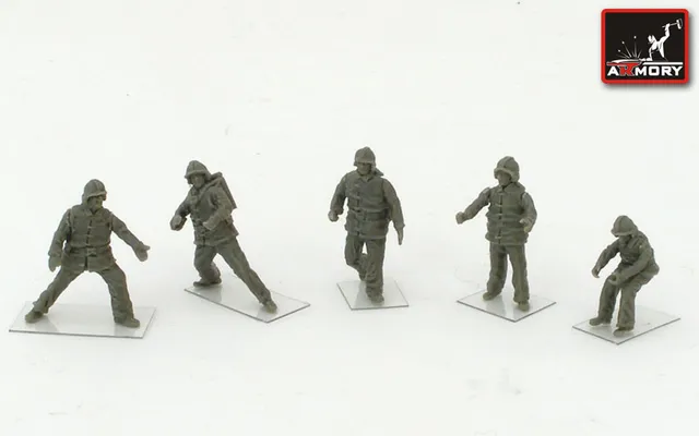 Armory Models 1/72 Soviet Airfield firefighters figurky