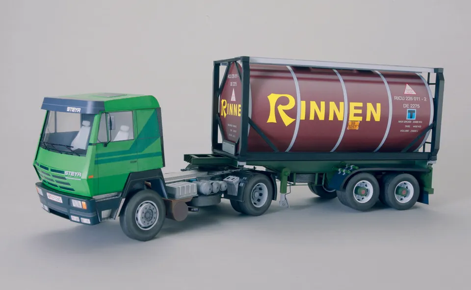 PK Graphica Steyr cisterna papírový model s návěsem