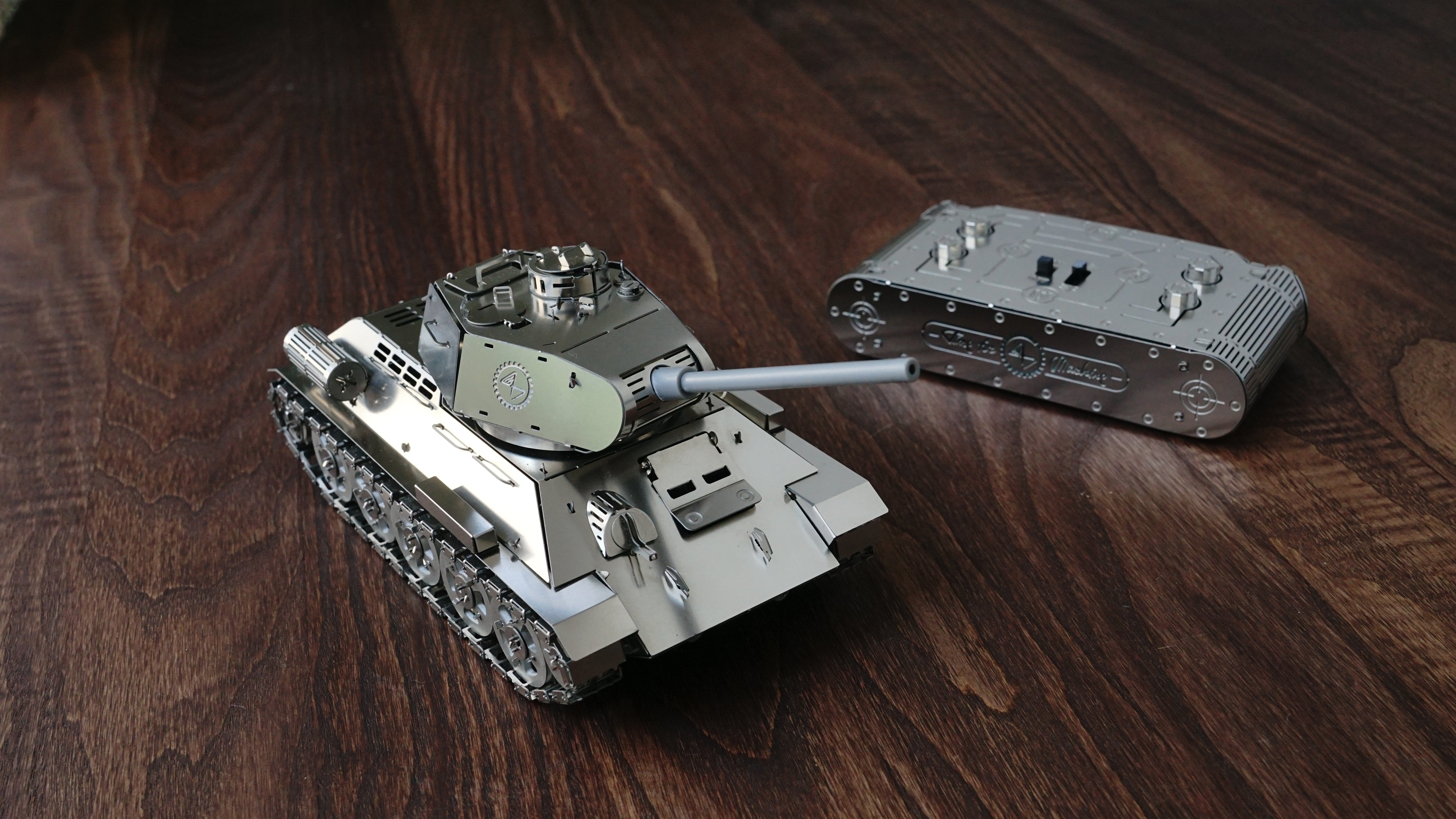 Time for Machine T-34 kovový RC tank stavebnice na ovládání