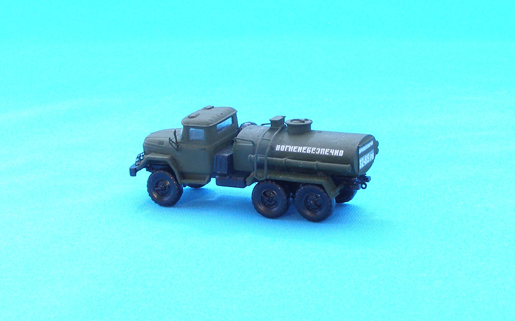 Armory Models ATZ-4-131 ZiL-131 cisterna 1/144 palivová
