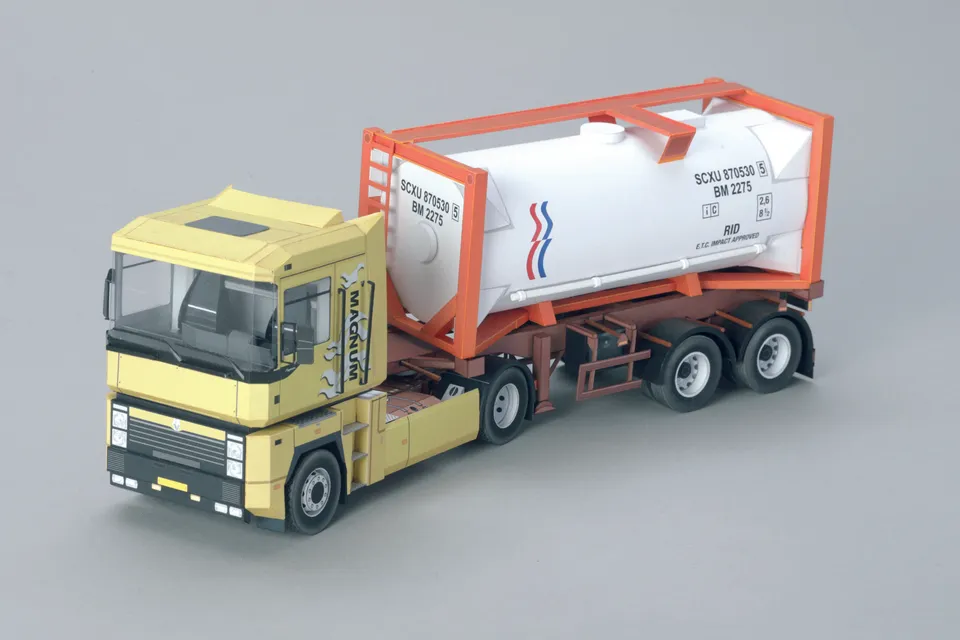 PK Graphica PKG 97 Renault AE500 Magnum s přívěsem model